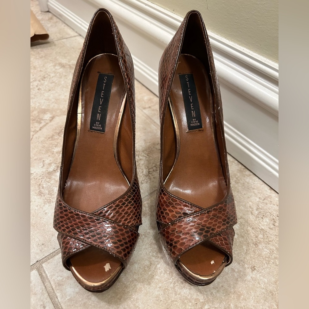 3 pairs of women heels